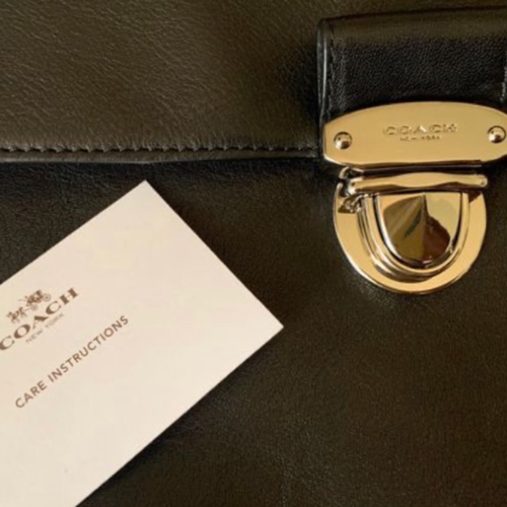 Beautiful coach messenger bag